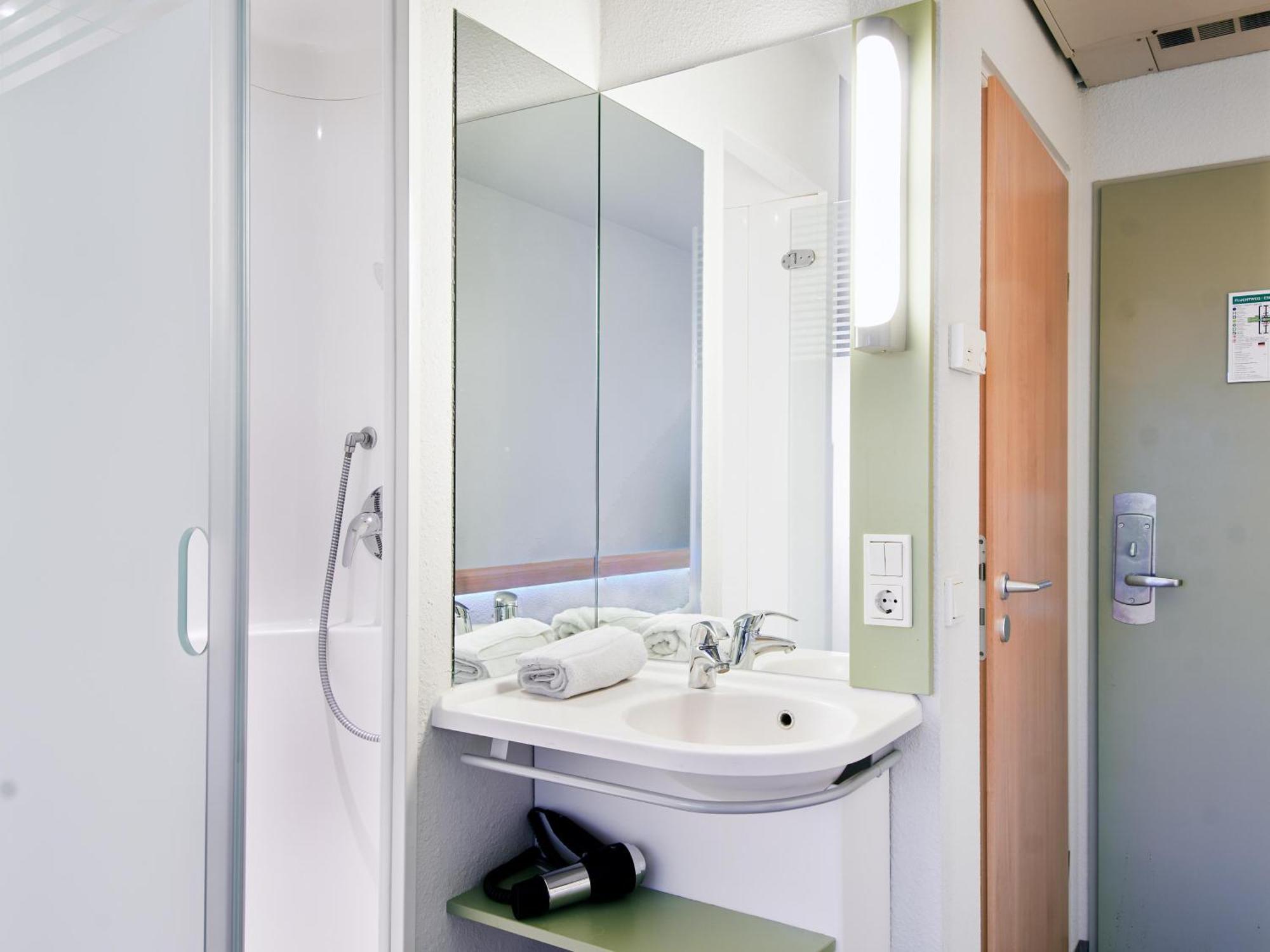 B&B Hotel Hannover-Laatzen Exteriör bild